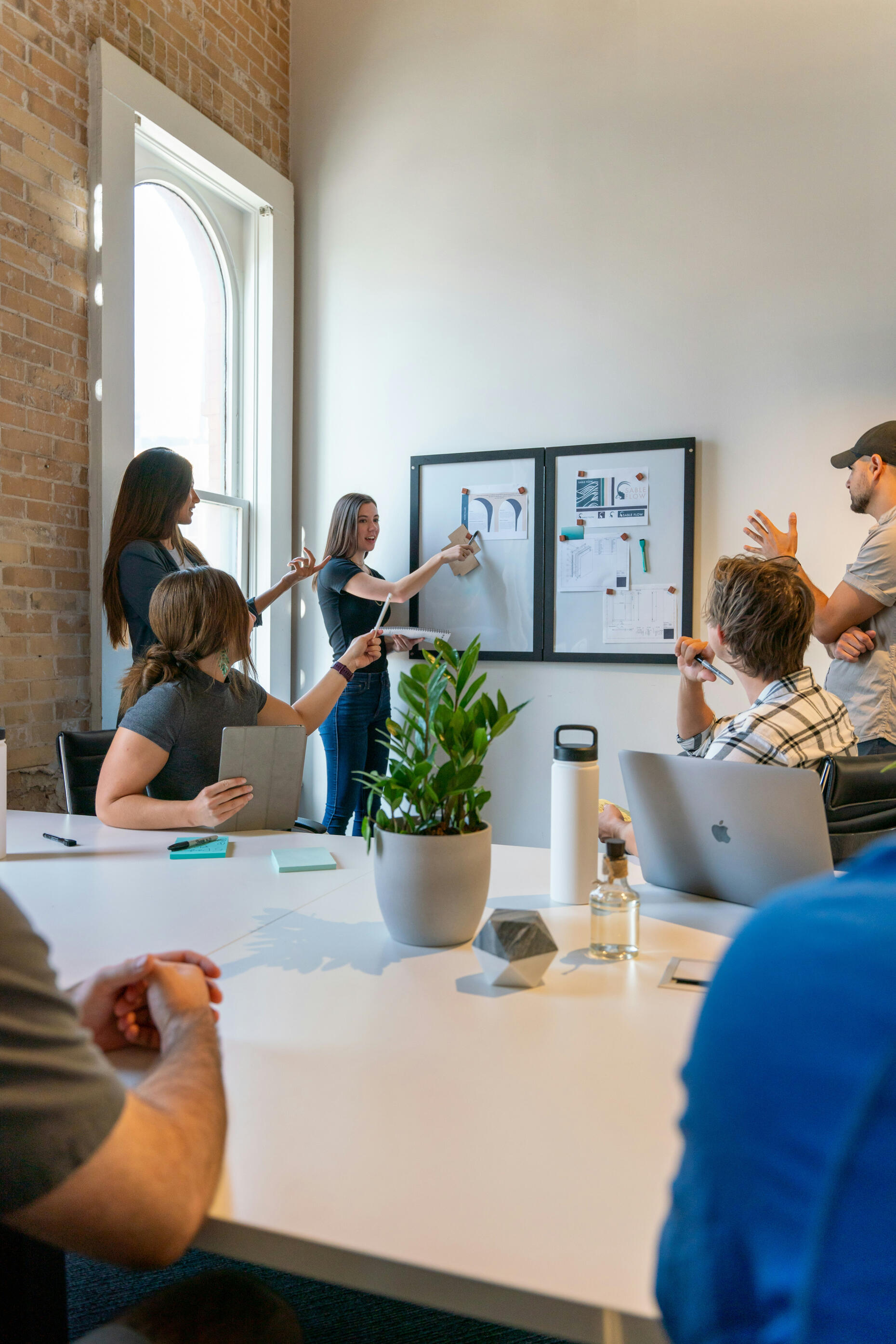 Aven - Team at the whiteboard